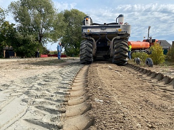 В рязанском селе дорогу к школе построили за два дня - 62ИНФО В рязанском селе дорогу к школе построили за два дня
