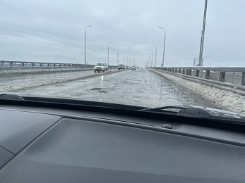 Все хуже: водители сообщают о десятках опасных ям на Солотчинском мосту