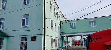 Пожарные продолжили устранять последствия пожара в больнице РЖД в Рыбном