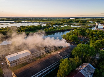 Пожар в речном порту в Рязани сняли с высоты  