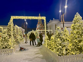 В Рязани Торговый городок украсили в советском сказочном стиле