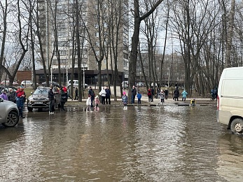 Фоторепортаж: рязанцы покоряют затопленный Лесопарк на лодках и сап-бордах - 62ИНФО Фоторепортаж: рязанцы покоряют затопленный Лесопарк на лодках и сап-бордах