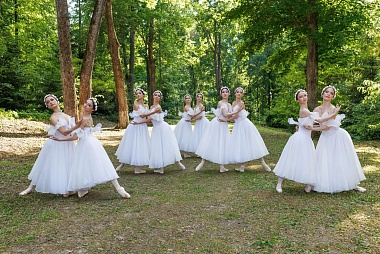 Рязанский театр балета сделал красивую фотосессию в усадьбе Худекова