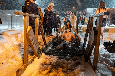 В Рязани 1 500 человек окунулись в Ореховом озере в Крещение