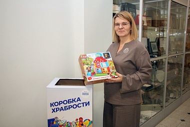 Мэрия Рязани передала больным детям машинки и конструкторы