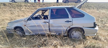 У Сасова 8-летняя пассажирка пострадала в ДТП с улетевшим в поле ВАЗ-21140