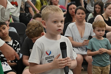 В Рязани чемпион Олимпиады Давид Мусульбес встретился с воспитанниками спортшкол