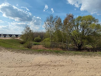 Очевидцы сообщили о несанкционированной свалке у Солотчинского моста