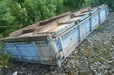 Поезд сбил тракторную тележку в Чучковском округе