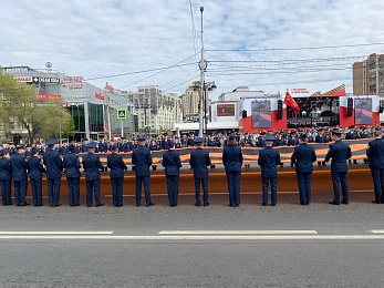 В Рязани 9 Мая возложили цветы к Вечному огню и развернули Георгиевскую ленту
