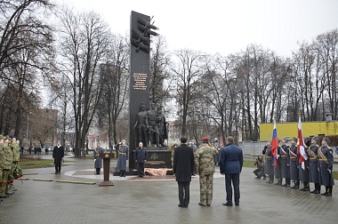 В Рязани открыли памятник погибшим росгвардейцам и их предшественникам - 62ИНФО В Рязани открыли памятник погибшим росгвардейцам и их предшественникам