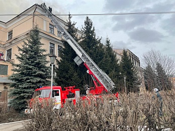 Пожар в здании училища связи в Рязани. Фоторепортаж