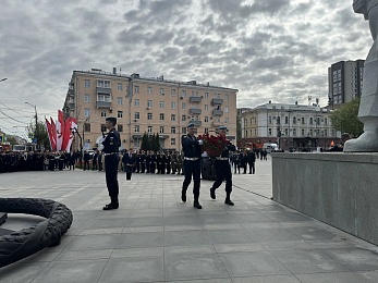 В Рязани в 9 Мая на площади Победы возложили цветы к Вечному огню