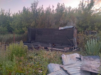 В ряжском селе сгорела деревянная баня 