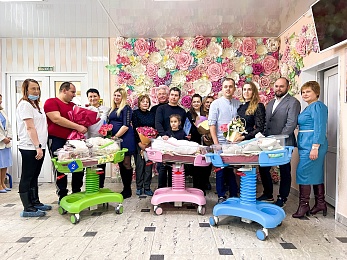 Троих рязанок выписали из роддом в преддверии Дня матери