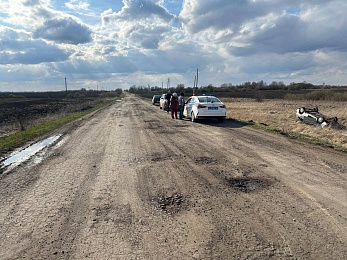 У Сасова 8-летняя пассажирка пострадала в ДТП с улетевшим в поле ВАЗ-21140