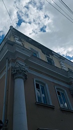 В центре Рязани разрушается историческое здание