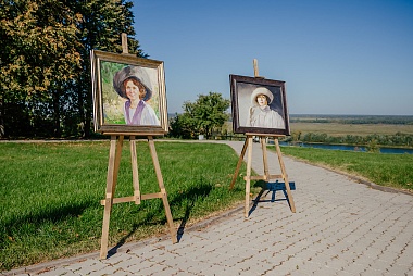 К 130-летию Есенина ГК «Зелёный сад - наш дом» подарила музею в Константинове цикл картин