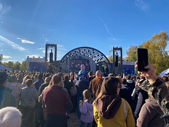 Фоторепортаж: как прошло 130-летие Сергея Есенина в Константинове - 62ИНФО Фоторепортаж: как прошло 130-летие Сергея Есенина в Константинове