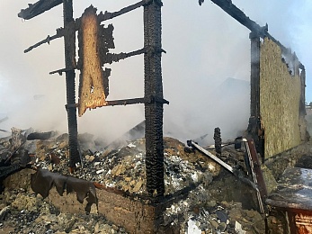 В Скопинском районе ночью полностью сгорел жилой дом