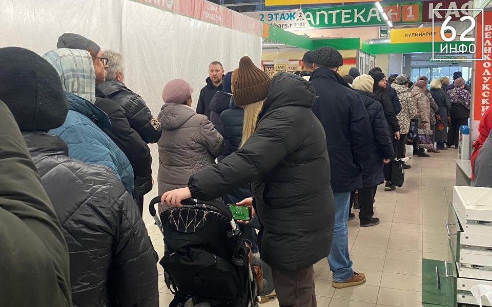 Рязанцы жалуются на ежедневные очереди за горячим заборьевским хлебом - 62ИНФО