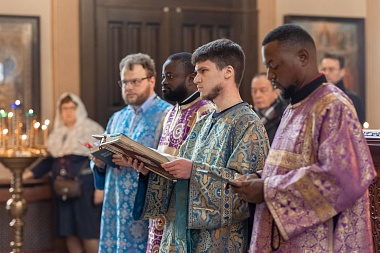 Африканцы провели литургию на английском и французских языках в Рязани