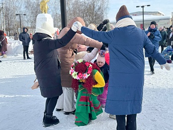 Жгли чучело и лазили на столб: в Рязанской области отметили Масленицу