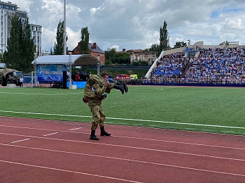 В Рязани День ВДВ отметили показательными выступлениями десантников и прыжками с парашютом