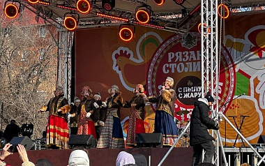 На Лыбедском бульваре в Рязани отмечают Масленицу