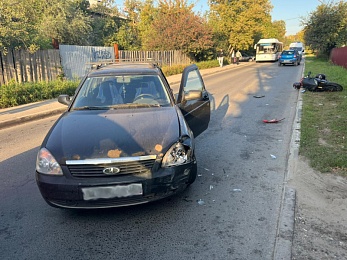 Пенсионер на Lada Priora сбил молодого мотоциклиста в Рязани - 62ИНФО Пенсионер на Lada Priora сбил молодого мотоциклиста в Рязани