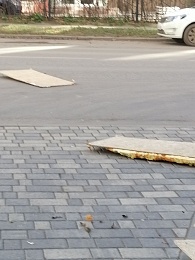 В центре Рязани ураганный ветер сорвал крышу - 62ИНФО В центре Рязани ураганный ветер сорвал крышу