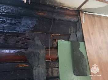 Частный дом загорелся из-за неисправной проводки в Рыбном 