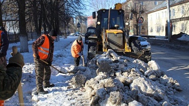 В Рязани спецтехника продолжает убирать пыль и мусор