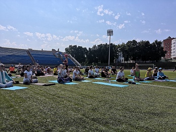 Рязанцы отметили Международный день йоги с доктором Савитой Хариш из Индии - 62ИНФО Рязанцы отметили Международный день йоги с доктором Савитой Хариш из Индии