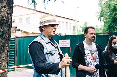 Охлобыстин и Прилепин украсили фасад будущего «Есенин-Центра» в Рязани