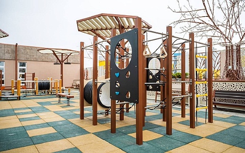 В ЖК «Еврокласс-4» установили навесы с инфракрасными обогревателями