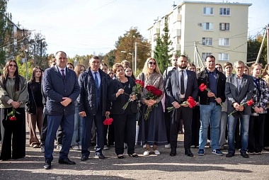 В Искре открыли мемориальную доску в честь Виктора Казьмина