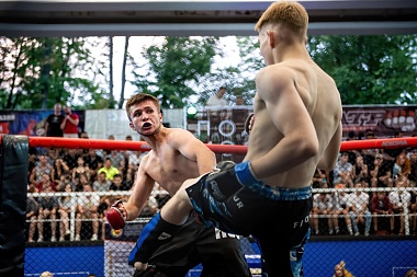 В рязанском Лесопарке прошёл турнир ММА «Битва за Рязань»