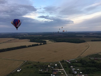 Фоторепортаж: пилоты «Неба России» пролетели на воздушных шарах над Рязанской областью - 62ИНФО Фоторепортаж: пилоты «Неба России» пролетели на воздушных шарах над Рязанской областью