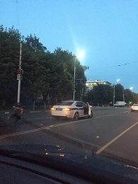 Водитель на мопеде врезался в светильник рязанской Горроще