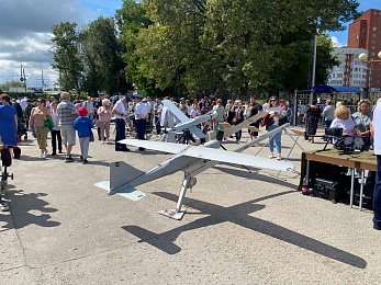 В Рязани День ВДВ отметили показательными выступлениями десантников и прыжками с парашютом