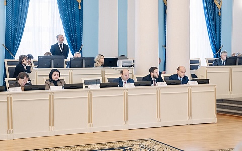 Депутаты Рязанской областной Думы поддержали увеличение штрафов за повторную парковку на газонах и детских площадках