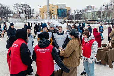Волонтёры Победы провели в центре Рязани акцию памяти «Блокадный хлеб»