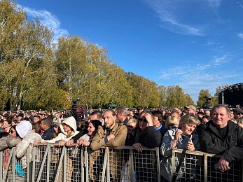 Фоторепортаж: как прошло 130-летие Сергея Есенина в Константинове - 62ИНФО Фоторепортаж: как прошло 130-летие Сергея Есенина в Константинове