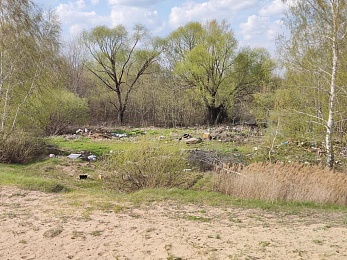 Очевидцы сообщили о несанкционированной свалке у Солотчинского моста