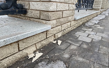 Администрация Рязани потребует от подрядчика восстановить плитку на Астраханском мосту - 62ИНФО Администрация Рязани потребует от подрядчика восстановить плитку на Астраханском мосту