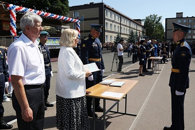 Татьяна Панфилова вручила дипломы выпускникам Рязанского училища ВДВ