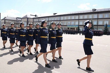 Татьяна Панфилова вручила дипломы выпускникам Рязанского училища ВДВ