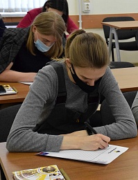 Нефтяники написали «Диктант Победы»