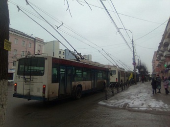 В центре Рязани встали троллейбусы из-за неполадок с контактной сетью 